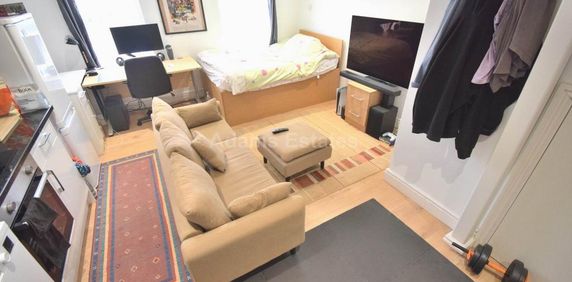 Studio to rent - Photo 2