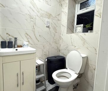 Studio Flat, Wigston Road, E13 - Photo 5