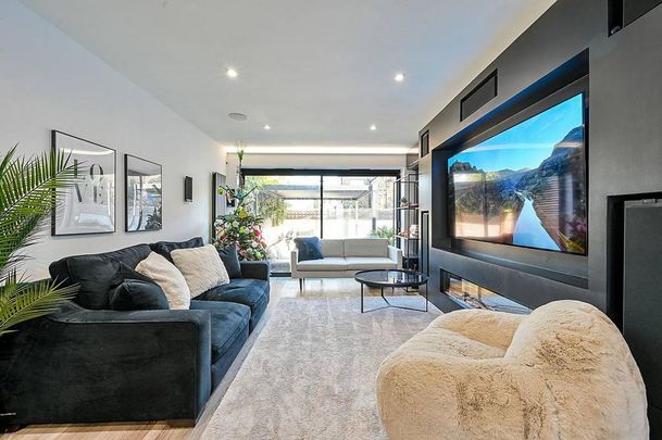 5 bedroom detached house to rent - Photo 1