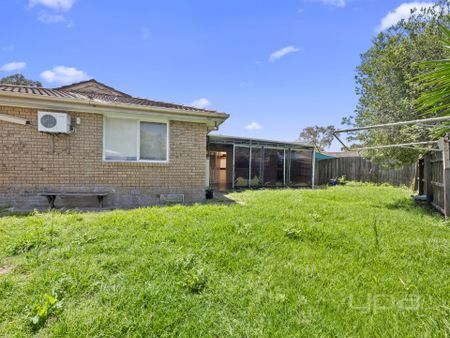 3 BEDROOM FAMILY HOME - Photo 3