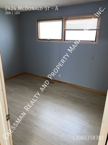 3 Bed - 1 Bath Home with a Garage! - Photo 4