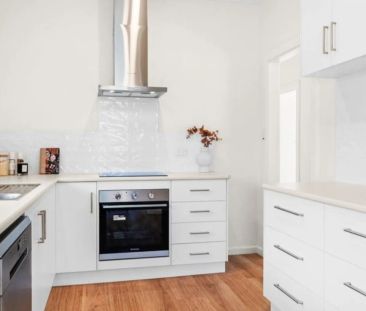 Charming Three Bedroom House close to Glenelg - Photo 2