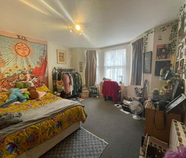 3 bedroom flat to rent - Photo 6