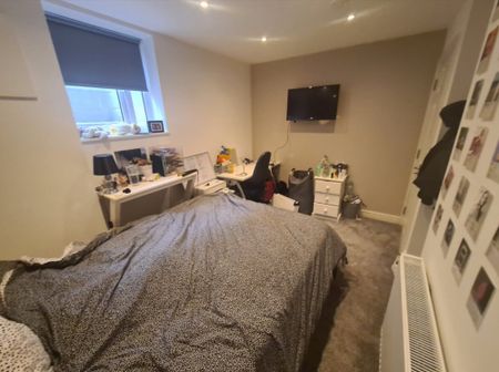 6 Bed - 14 Ashville View, Hyde Park, Leeds - LS6 1LT - Student - Photo 5