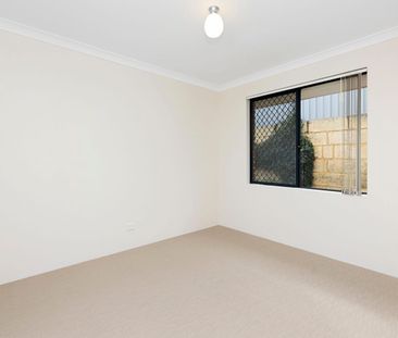 WELL-APPOINTED 4X2 HOME WITH ALFRESCO & BACKYARD IN BALDIVIS - Photo 2