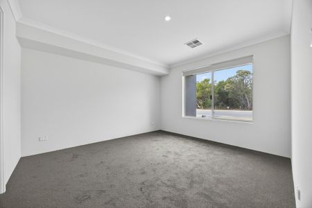 Brad New Four Bedroom Dual Living Property! - Photo 5