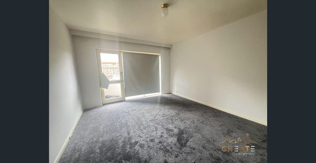 CONVENIENT LIVING IN THE HEART OF FOOTSCRAY - Photo 1