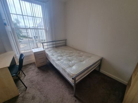 10 Bed Student Accommodation - Photo 5