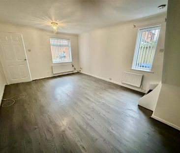 Beechfield, Coulby Newham, Middlesbrough - Photo 4