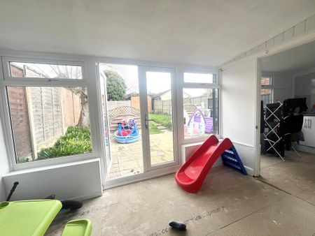 2 bedroom bungalow to rent - Photo 2