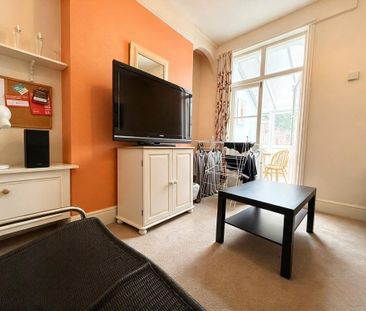 4 bedroom end of terrace house to rent - Photo 1