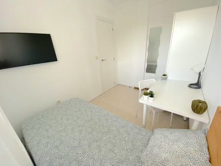 Calle el Pedroso, Sevilla, Andalusia 41008 - Photo 3