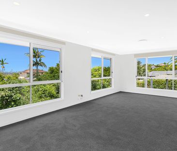 Spacious Family Home with Coastal Views – Highland Park - Photo 5