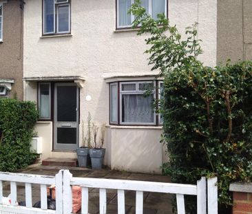 Carlisle Avenue, East Acton, London, W3 7NL - Photo 4