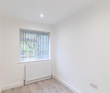 3 bedroom end of terrace house to rent - Photo 2