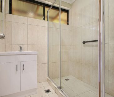 Privately Positioned! - Photo 4