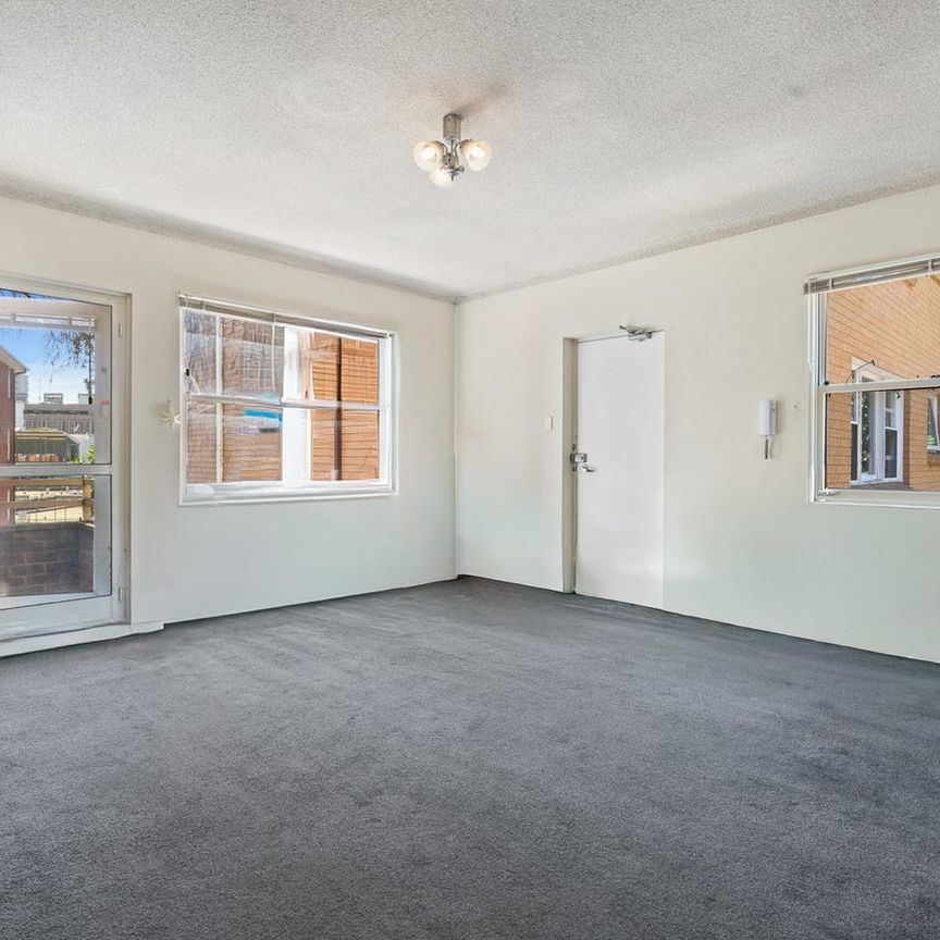 Generous two bedroom apartment - Photo 1