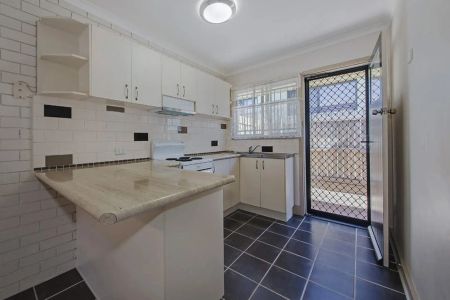 Tidy Unit in Perfect Location - Photo 2
