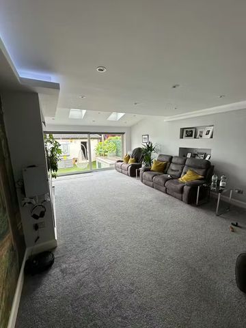 Ballynakelly Green, Newcastle - Photo 2