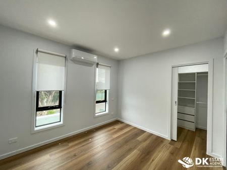 Stunning Townhouse in Albion - Photo 4