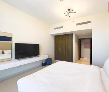 Mid Floor | Road View | Bright and Spacious - Photo 3