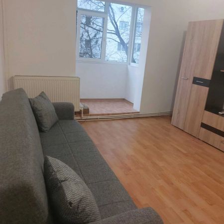 Apartament cu 3 camere, etajul 3/4, zona Mircea Cel Batran - Photo 4