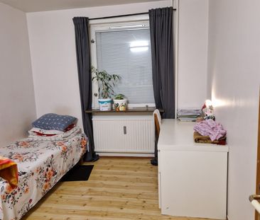 Ålgrytevägen, Skärholmen - Photo 2