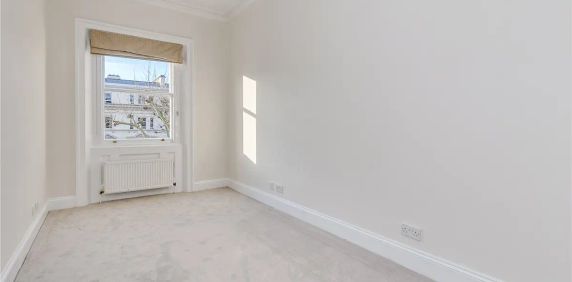 3 bedroom flat in South Kensington - Photo 2