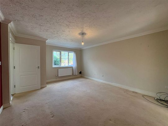 Parish Close, Ash, Aldershot, Surrey, GU12 - Photo 1