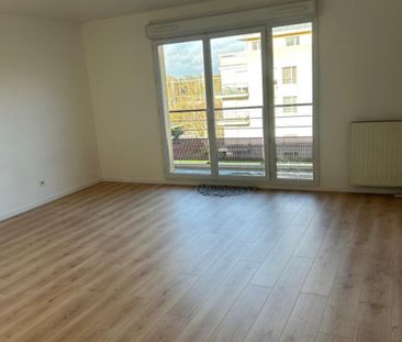 location Appartement T2 DE 43.44m² À ELANCOURT - Photo 2