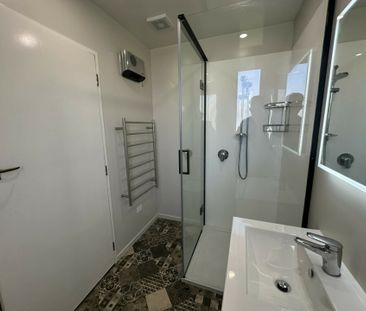 Tastefully renovated throughout and close to the beach! - Photo 3