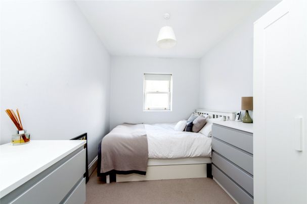 Munster Road, London, SW6 - Photo 1