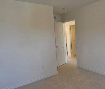 For Lease - 34 Hillcroft Way, Kawartha Lakes, Ontario - Photo 4