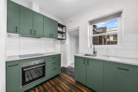 Stylish Art Deco Living – Fully Renovated Windsor Gem - Photo 4