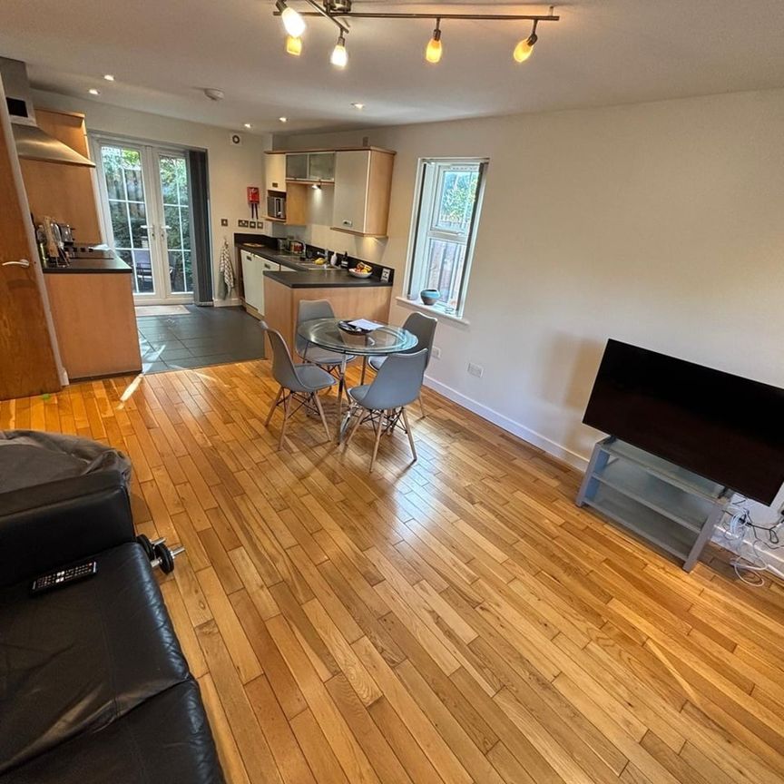 2 Bed Flat, The Junxion, LS5 - Photo 1