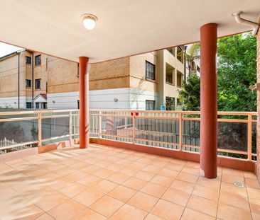 Spacious & Light-Filled 2 Bedroom Apartment - Photo 2