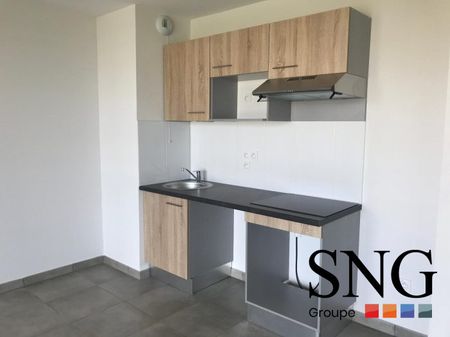 T3 AVEC LOGGIA ET PARKING - Photo 3