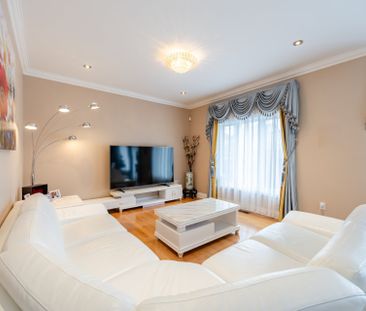 4325 Rue de l'Oural Brossard, QC J4Y - Photo 3