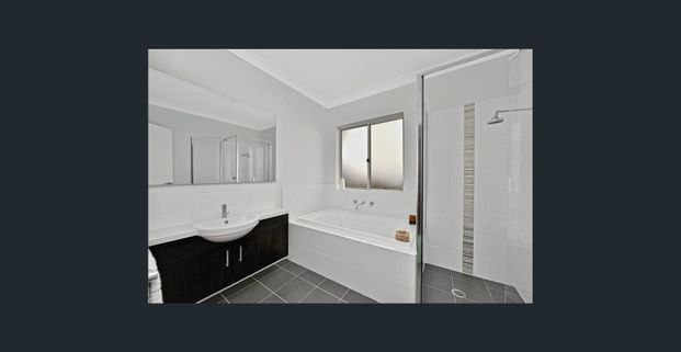 Spacious 4 Bedroom Family Home - Photo 1