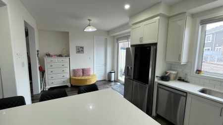 For Lease - 1222 Rose Way Unit# 21, Milton, Ontario - Photo 3