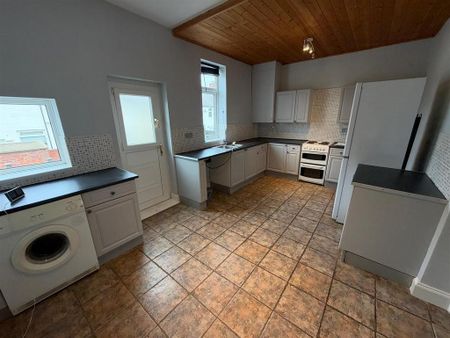 3 bedroom terraced house to rent - Photo 3