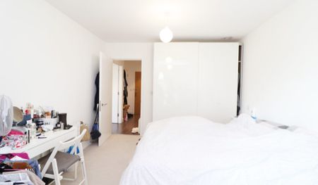 Rathbone Market, Barking Road, London E16 - Photo 5