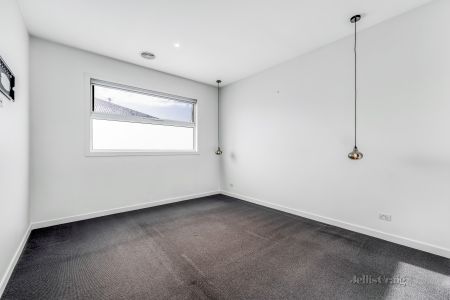 44 Lawson Street, Essendon VIC 3040 - House For Rent | Domain - Photo 2