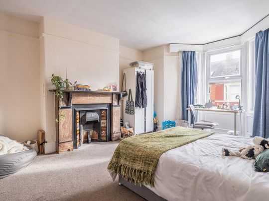 4 bedroom maisonette to rent - Photo 1