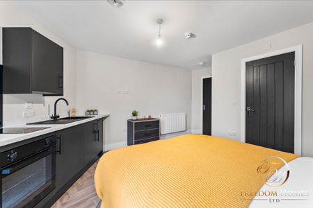 Newly Renovated Houseshare! Room 4 - Photo 3