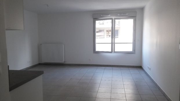 Location Appartement 1 pièce 37m² VENISSIEUX 69200 - Photo 1
