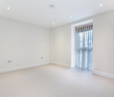 3 bedroom flat to rent - Photo 5