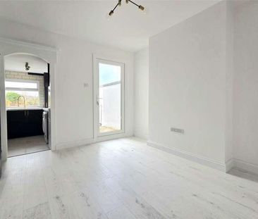 Worlds End Lane, Orpington, BR6 - Photo 2