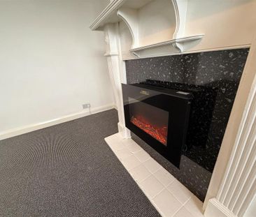 3 bedroom flat to rent - Photo 2