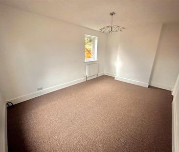 2 bedroom end of terrace house to rent - Photo 3